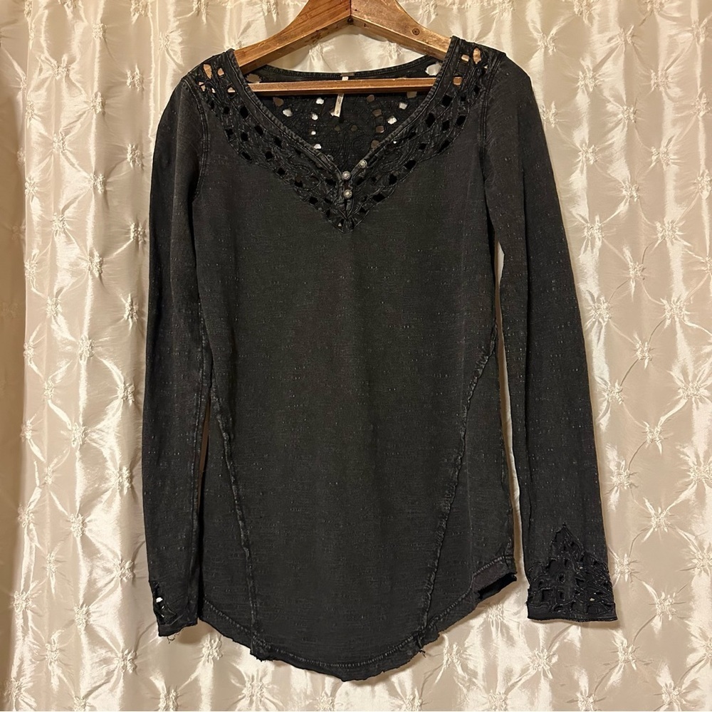 Free People Luna Long Sleeve Henley Shirt Boho Cut-Out Top Distressed Black Gray - Picture 2 of 14